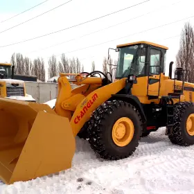 Фронтальний навантажувач